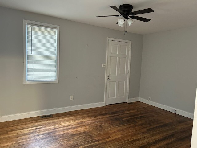 Building Photo - 404 Valley View Dr
