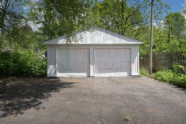 Building Photo - 3461 E 118th St