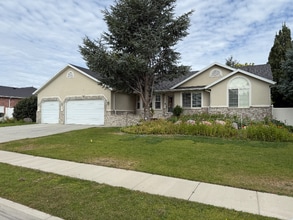 Building Photo - 1008 Rambouillet Dr