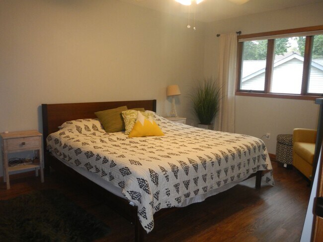 Building Photo - Spacious 3-Bedroom Home in Hudson