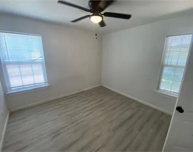 Building Photo - Charming Newly Renovated 2-Bedroom Duplex ...