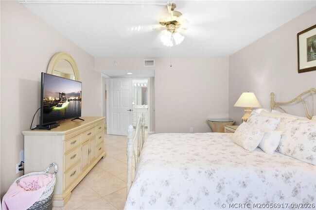 Building Photo - 10200 S Ocean Dr