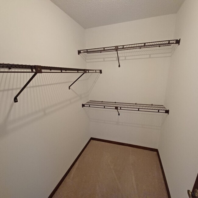 Building Photo - 2295 Foxwood Dr