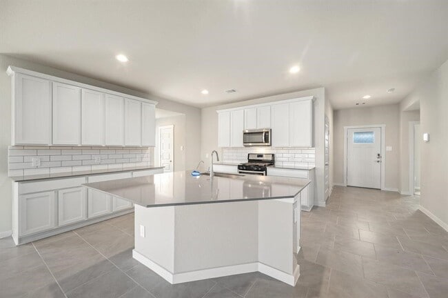 Building Photo - 29422 Pikes Peak Dr