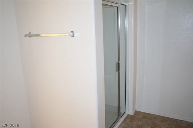 Building Photo - 6868 Sky Pointe Dr