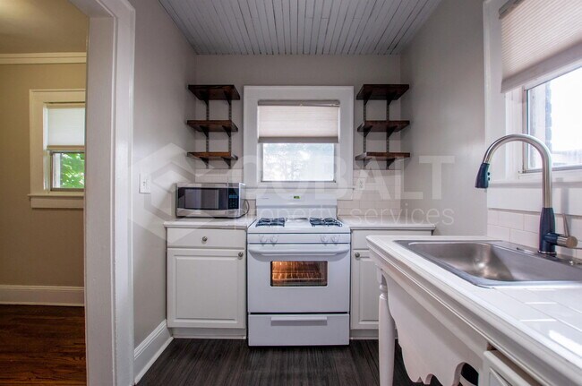 Building Photo - 499 Winton Terrace NE