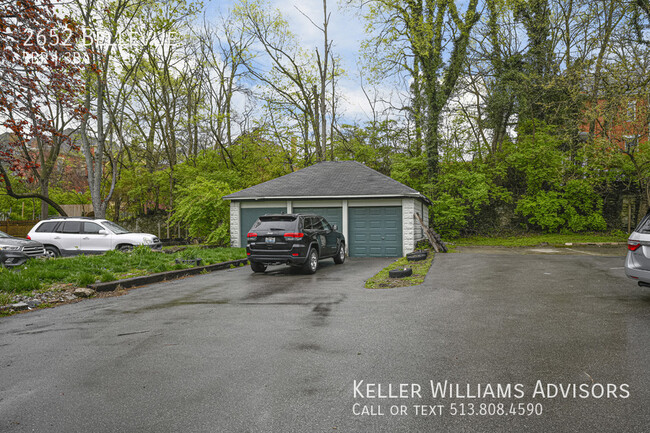 Building Photo - 2652 Bellevue-