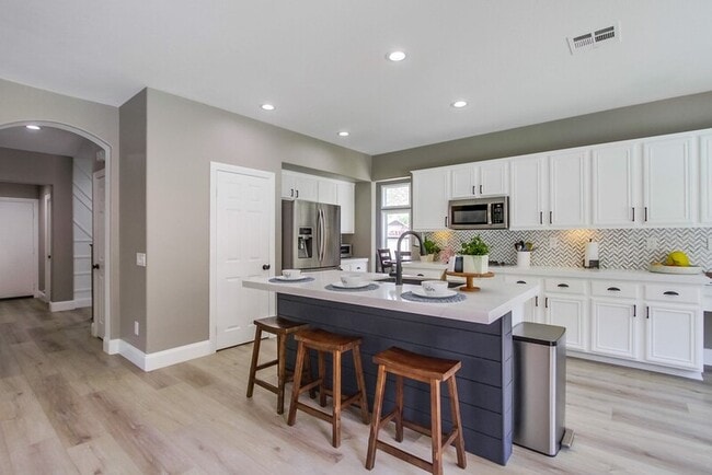 Building Photo - 3207 Meadow Side Pl