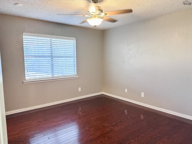 Building Photo - 4615 El Capitan Dr