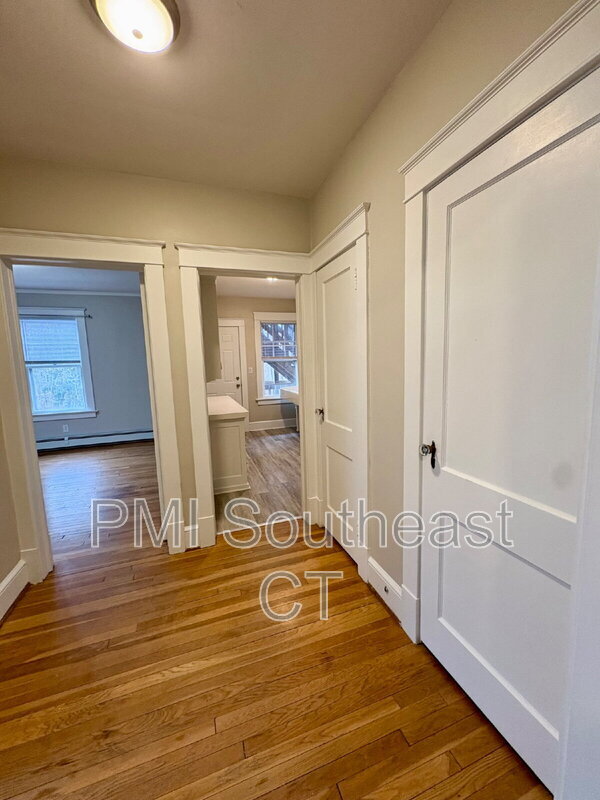 Building Photo - 640 Williams St