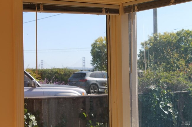 Building Photo - 230 Diviso St