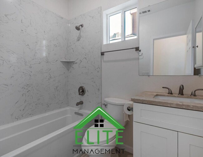 Building Photo - Charming 3-Bedroom, 2-Bath Home in Prime S...