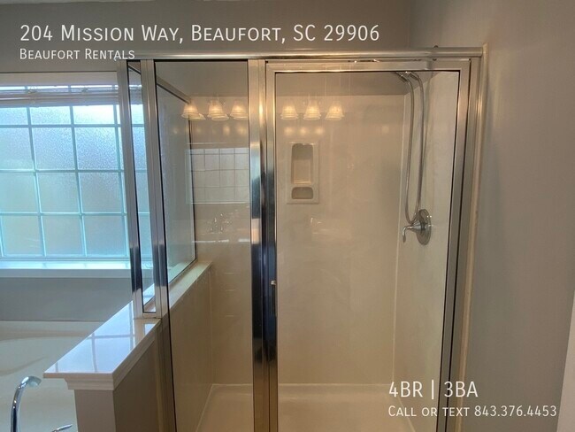 Building Photo - 204 Mission Way