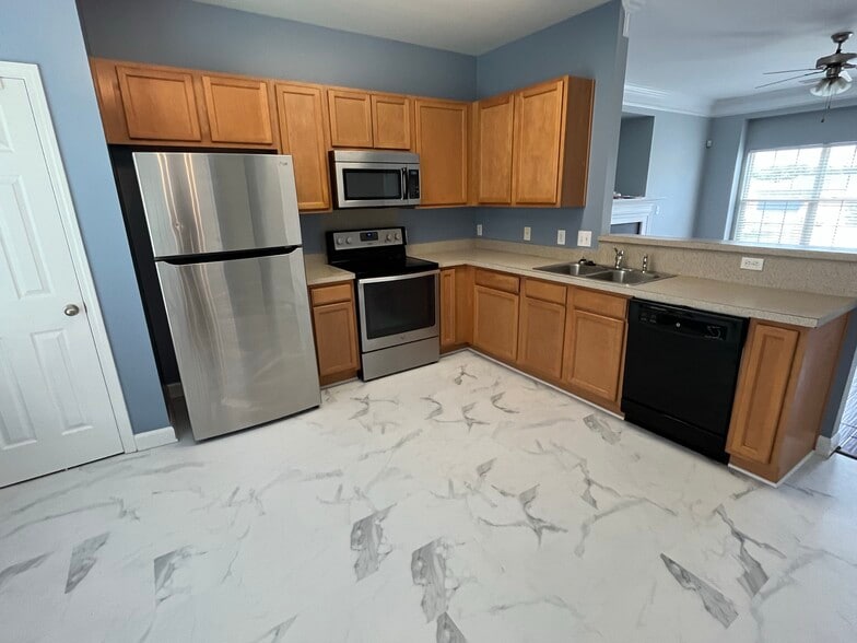 Building Photo - 913 Redford Ln