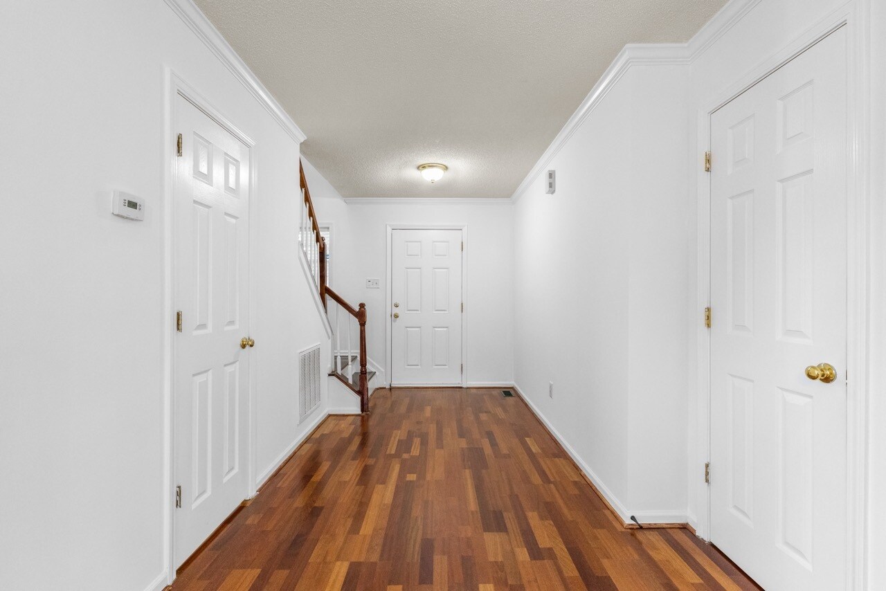 Building Photo - 129 Kellerhis Dr