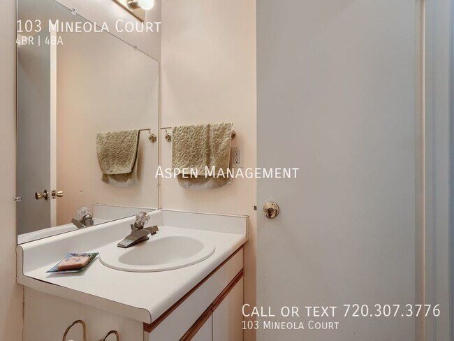 Building Photo - 103 Mineola Ct