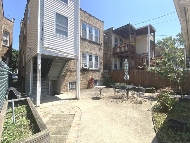 Building Photo - 5434 N Spaulding Ave