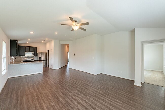 Building Photo - Experience Luxury Living: Perfect Blend of Comfort & Style in Your Dream Home! Schedule Viewing Now!