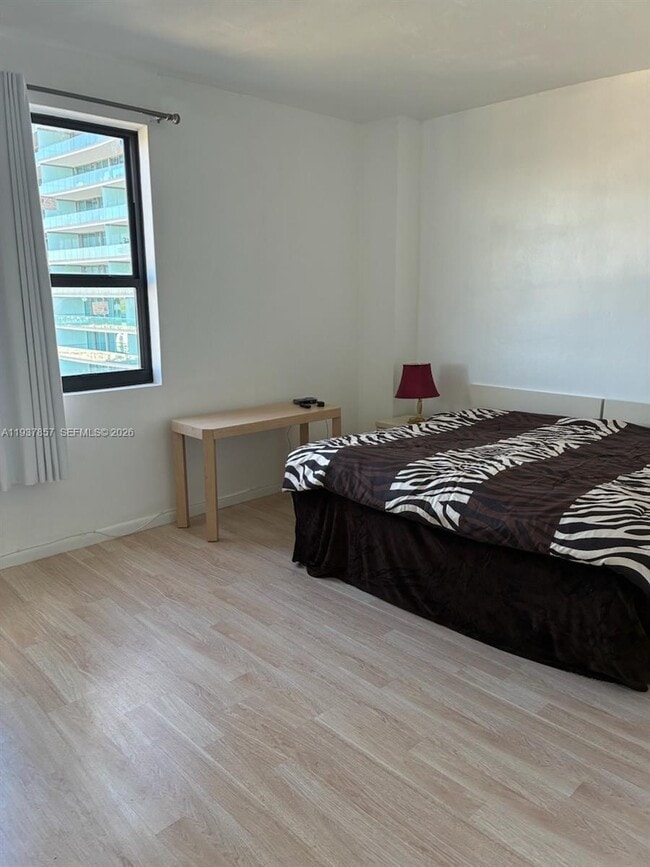 Building Photo - 10185 Collins Ave