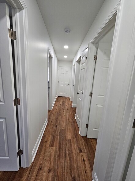 Building Photo - 61 Edwards Ave