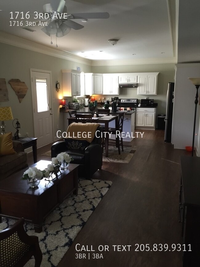 Building Photo - 1716 3rd Ave