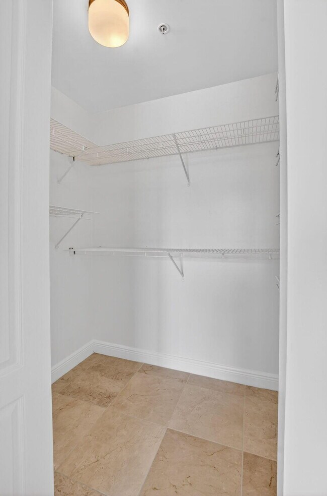 Building Photo - 616 SE 20th Ave