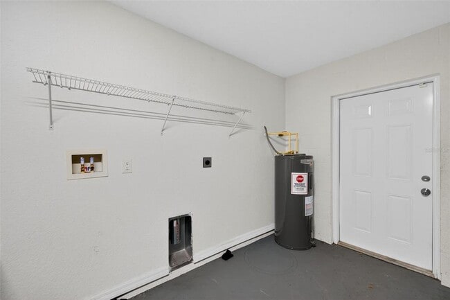 Building Photo - 203 11th St Dr W