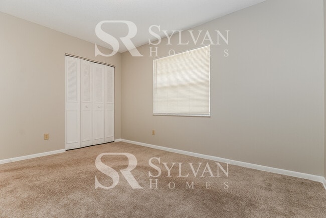 Building Photo - Welcome home to this 3 bedroom, 1 bathroom home