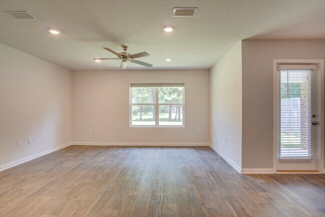 Building Photo - 4BR Home Near Shopping & Navy Federal – $2...