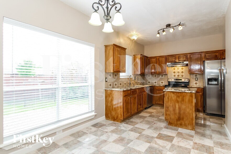 Building Photo - 1055 Waterview Dr