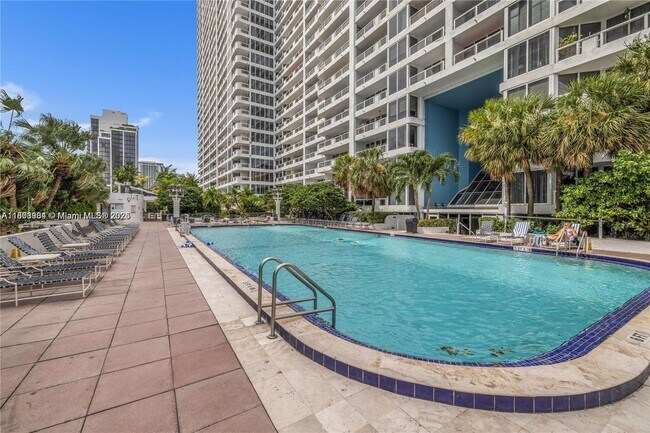 Building Photo - 1717 N Bayshore Dr