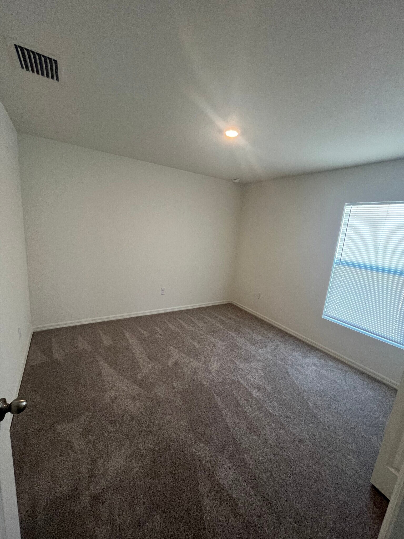 Building Photo - 27 Wood Cedar Dr