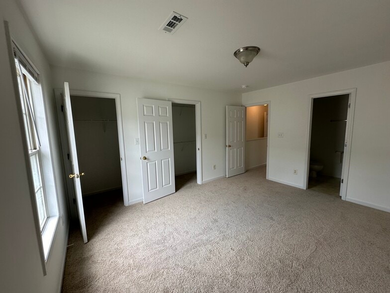 Building Photo - 40 Belhaven Dr