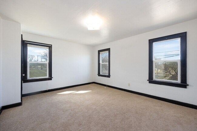 Building Photo - Trail St 223-225 W