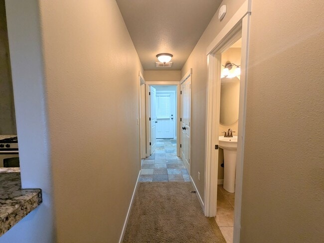 Building Photo - Gorgeous 3x2 townhouse, single-car garage, and two gas fireplaces