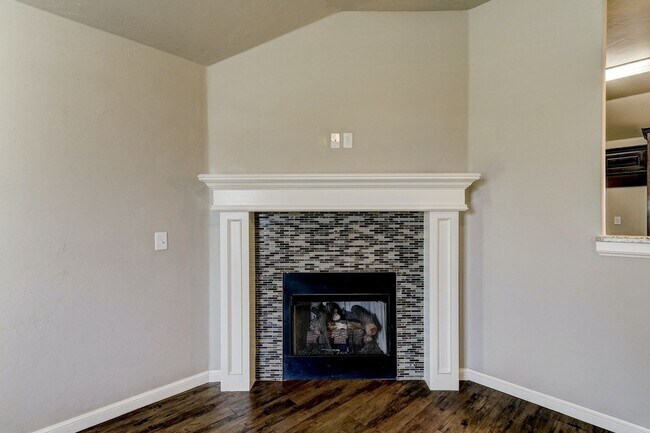 Building Photo - HOME AVAILABLE FOR LEASE