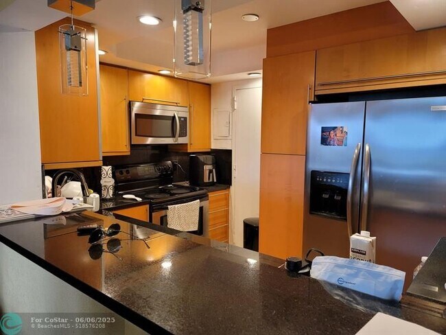 Building Photo - 401 Golden Isles Dr