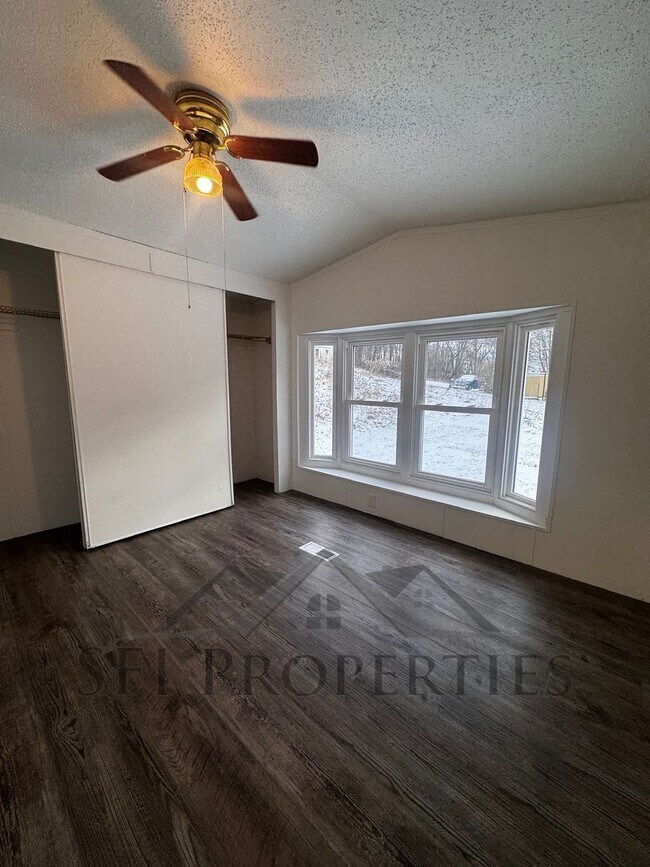 Building Photo - 3 BEDROOMS 2 BATHROOMS HOUSE IN HANOVERTON, OH 44423