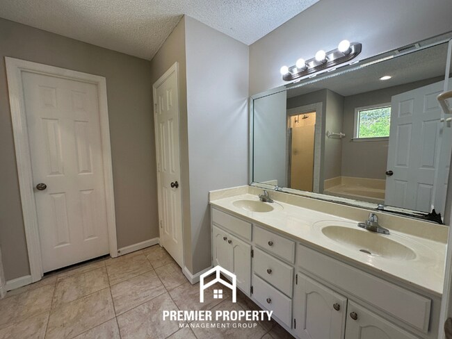 Building Photo - Newly Renovated Cordova Gem | 3BR/2.5BA with Soaking Tub & 2-Car Garage