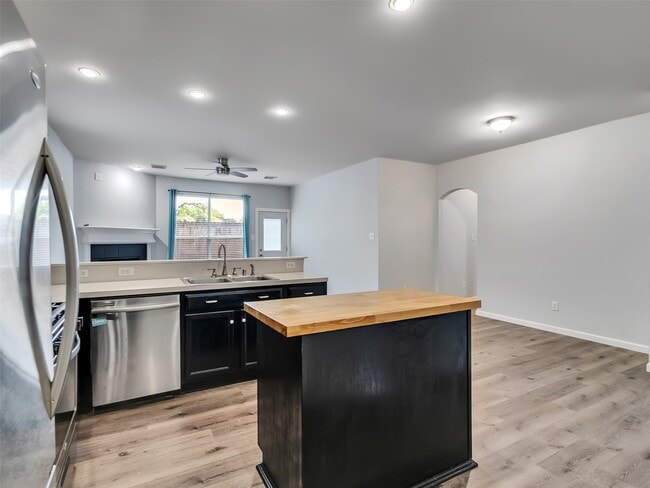 Building Photo - 1906 Cameo Ct