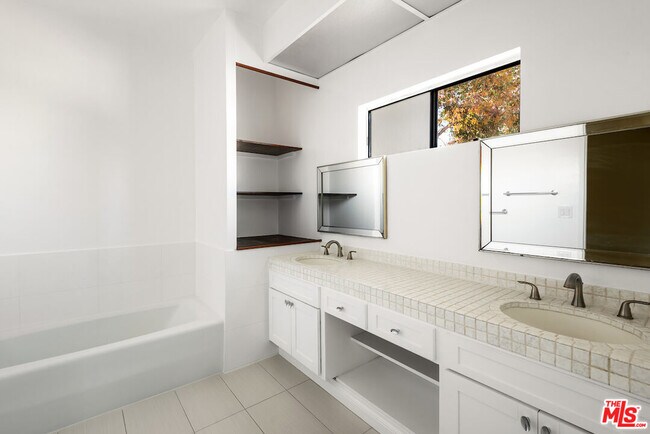 Building Photo - 1944 Glendon Ave