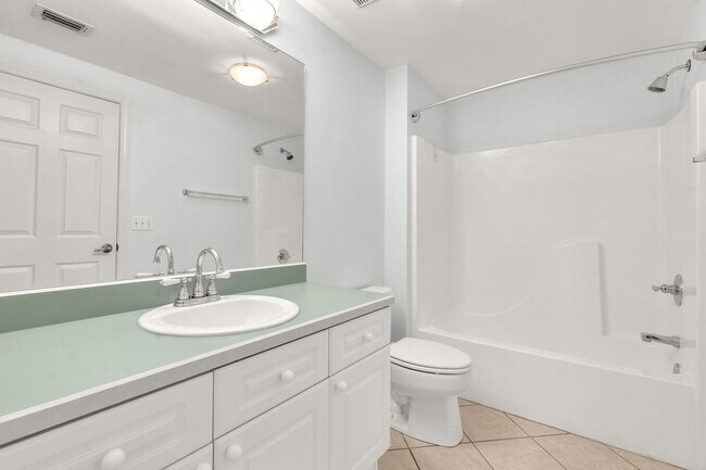 Building Photo - Gorgeous Condo in Niceville!!  Bluewater Bay Living at its BEST!!