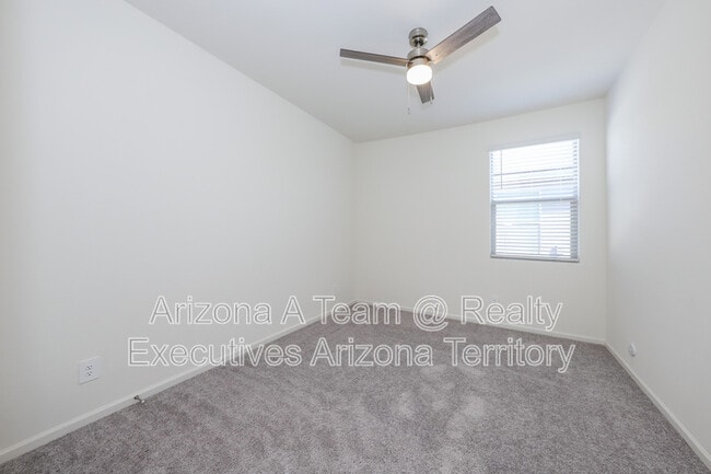 Building Photo - 4882 E Greenway Wash Dr