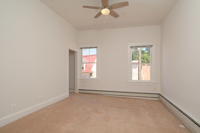 Building Photo - 2 Bedroom in Downtown Annapolis