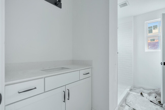 Building Photo - 181 SE Birch Ter