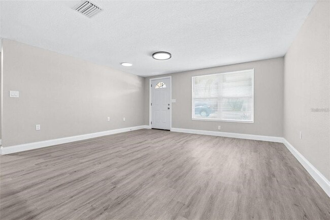 Building Photo - 13926 Helen Ave