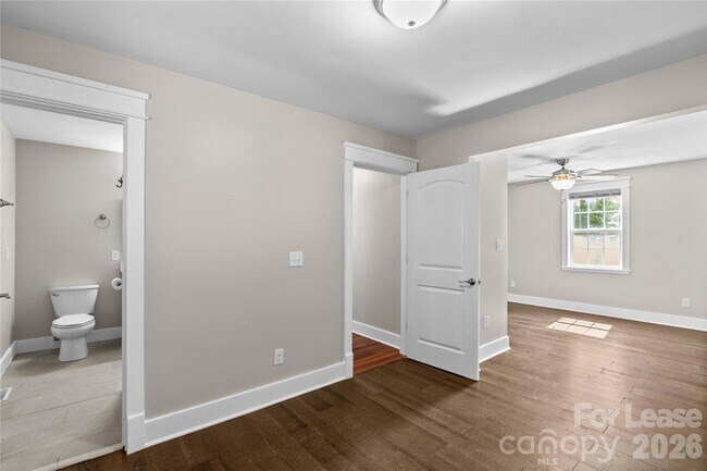 Building Photo - 182 Commodore Loop