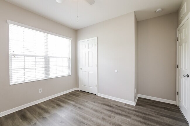 Building Photo - 21 SE 20th Pl