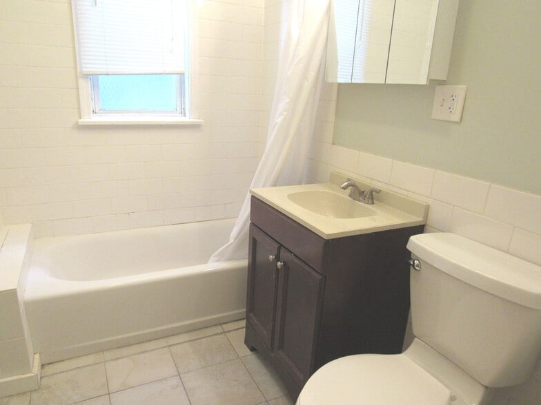 bath - 188 Hillside St