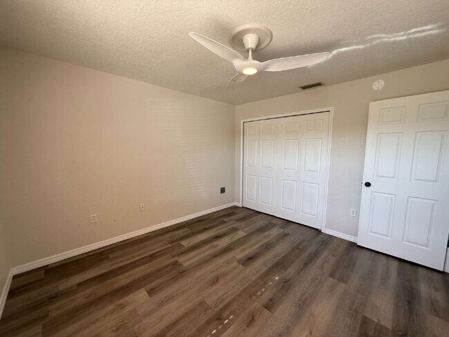 Building Photo - 3-bedroom, 2-bathroom